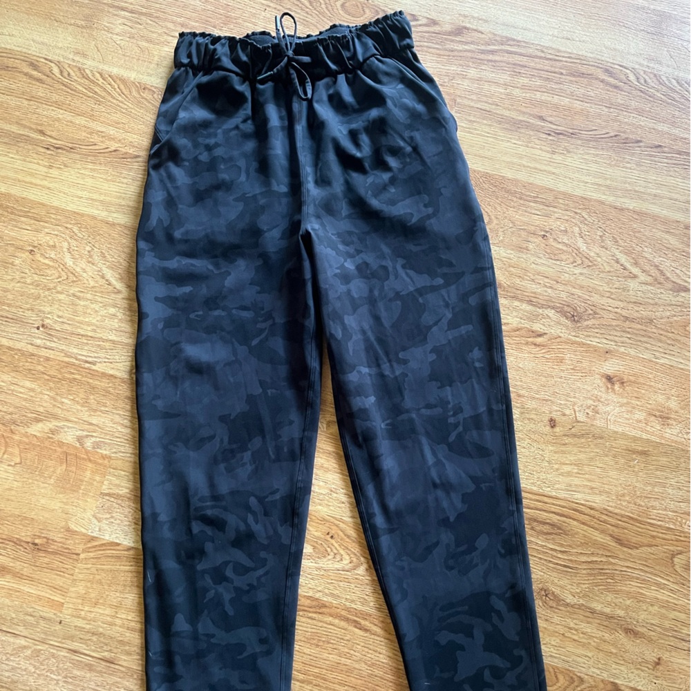 Lululemon Athletica Black Camouflage Pants